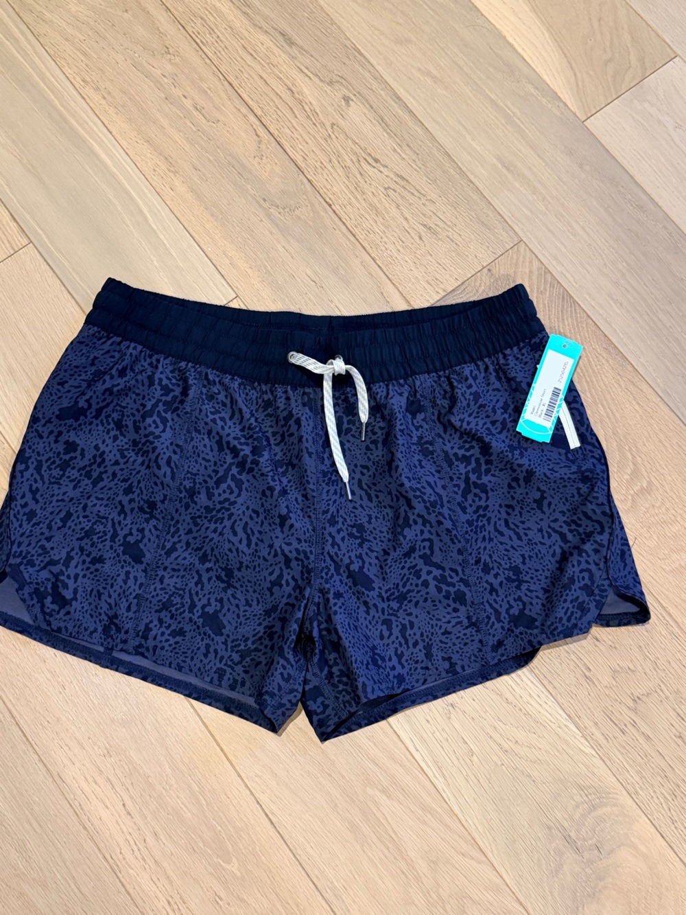 Vuori Navy Blue Printed Women’s Athletic Shorts - size XL